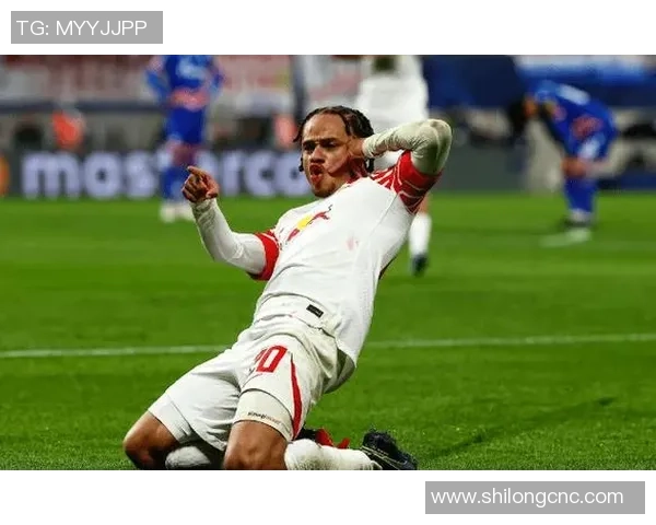 哈维西蒙斯的崛起与未来展望：年轻天才如何重塑足球格局